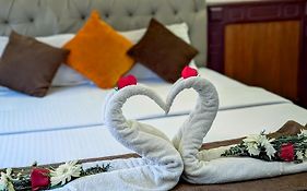 Grand Villa Houseboat