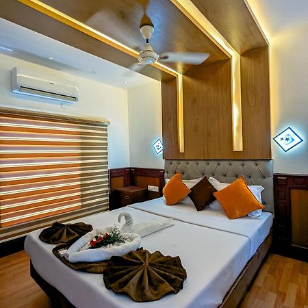 Grand Villa Houseboat Kumarakom Exterior photo
