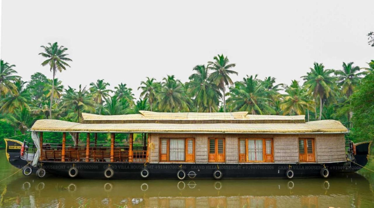 Grand Villa Houseboat Kumarakom Exterior photo