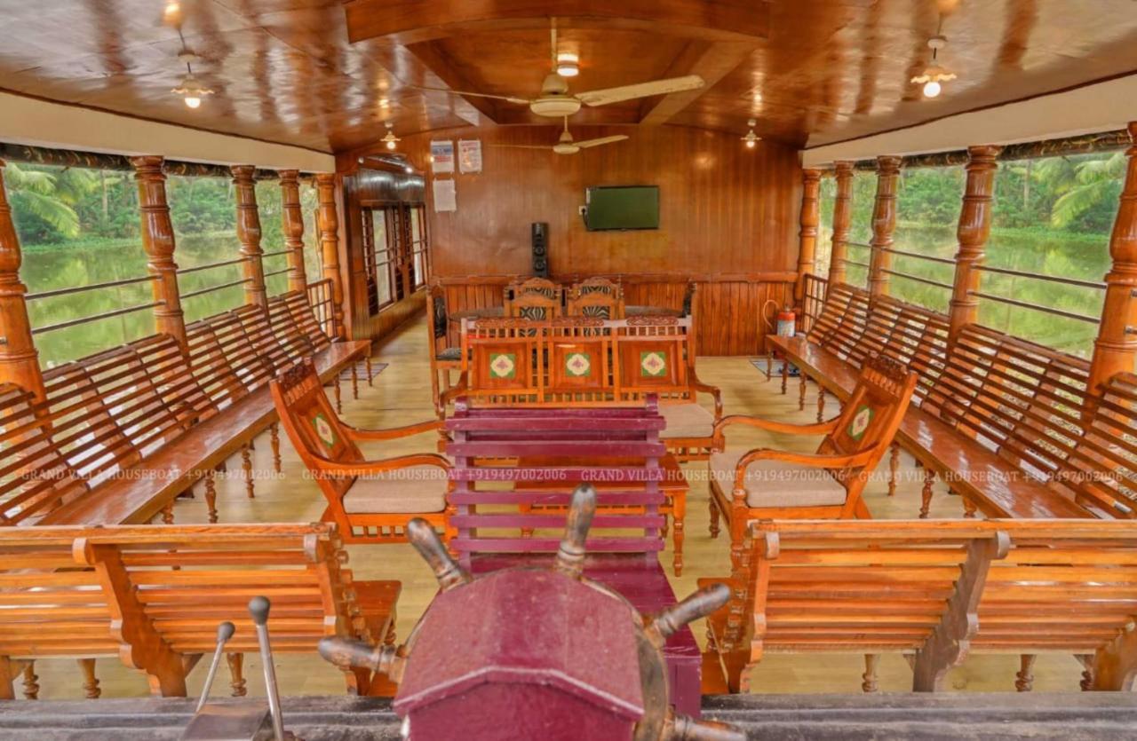 Grand Villa Houseboat Kumarakom Exterior photo