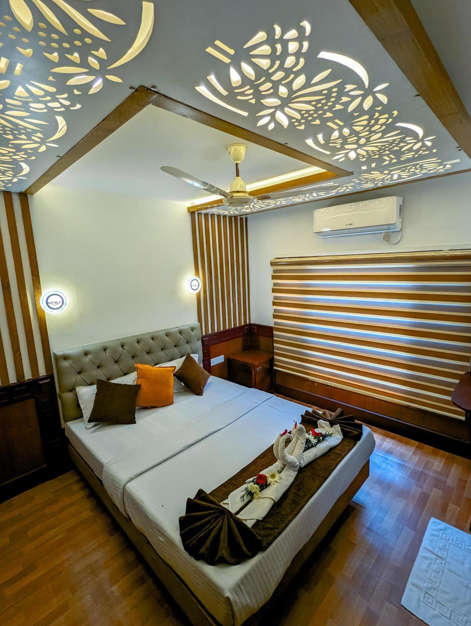 Grand Villa Houseboat Kumarakom Exterior photo